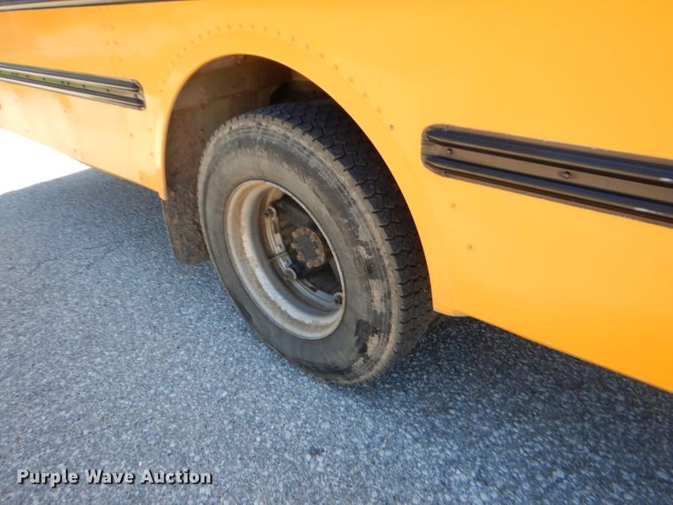 image for item FC9833 1995 International 3800 school bus