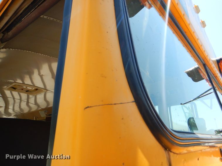 image for item FC9833 1995 International 3800 school bus