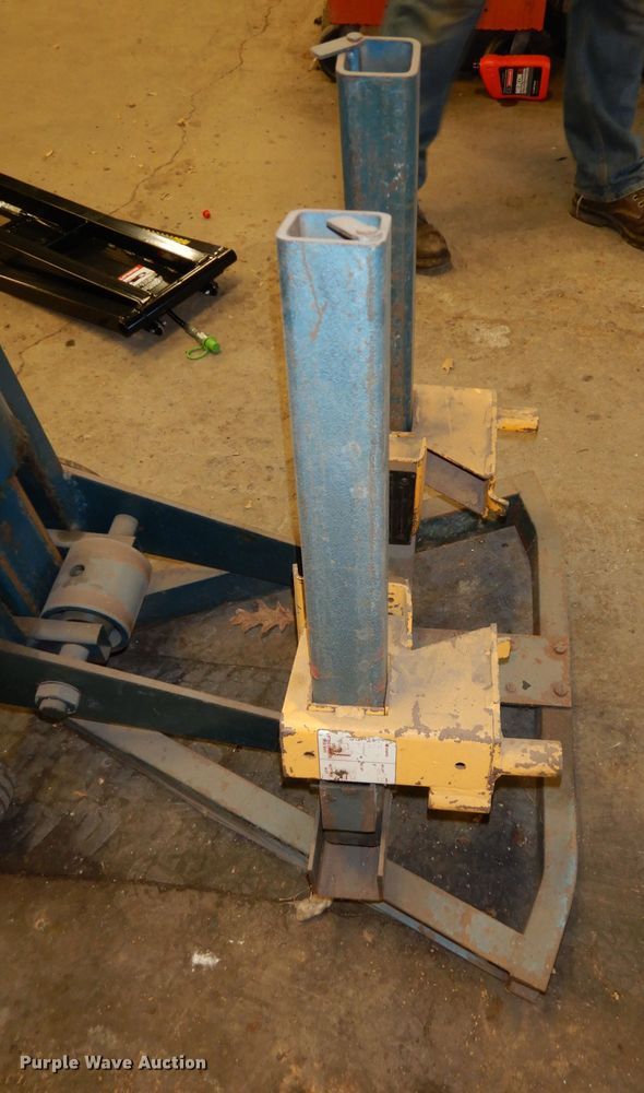 Walker 93696 air lift jack in Prairie Village, KS Item FD9817 sold