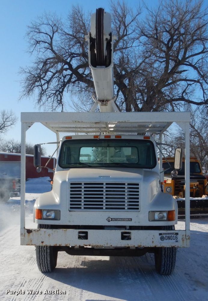 image for item FU9215 1999 International 4700 bucket truck