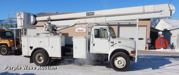 image for item FU9215 1999 International 4700 bucket truck