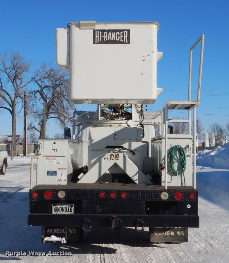 image for item FU9215 1999 International 4700 bucket truck