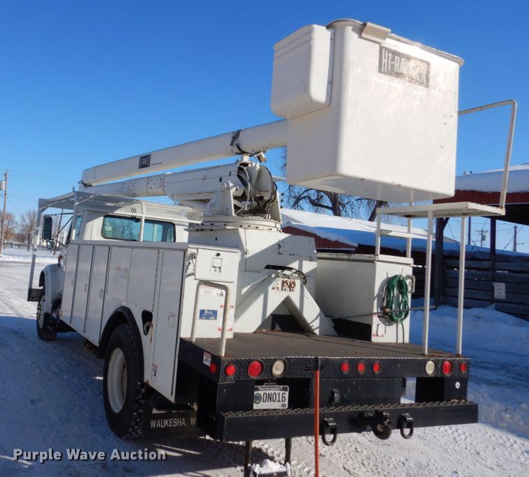 image for item FU9215 1999 International 4700 bucket truck