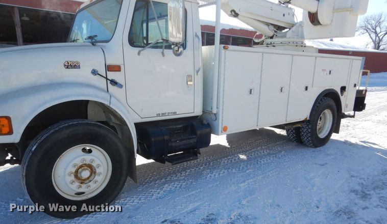 image for item FU9215 1999 International 4700 bucket truck