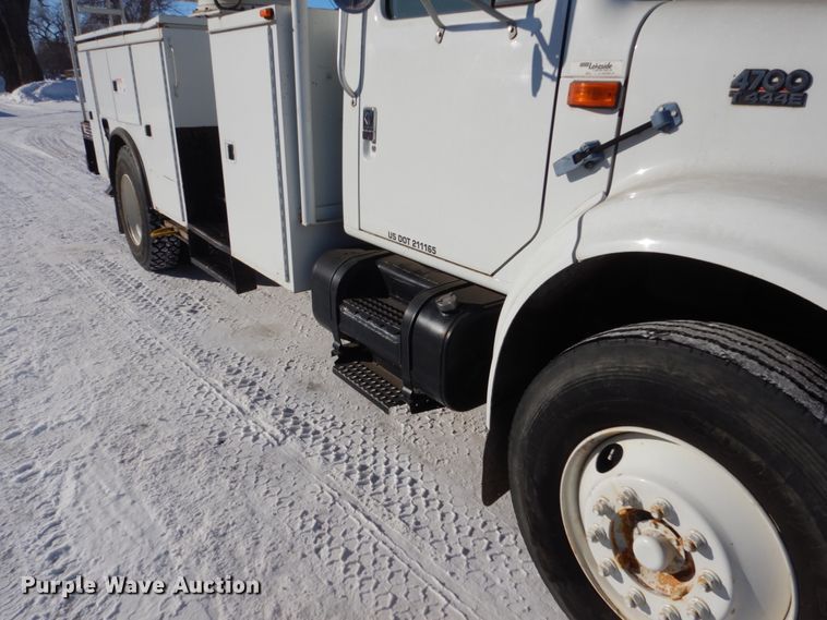 image for item FU9215 1999 International 4700 bucket truck