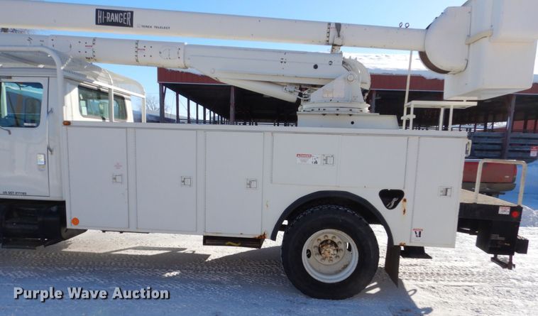 image for item FU9215 1999 International 4700 bucket truck