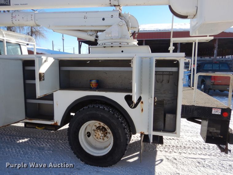 image for item FU9215 1999 International 4700 bucket truck