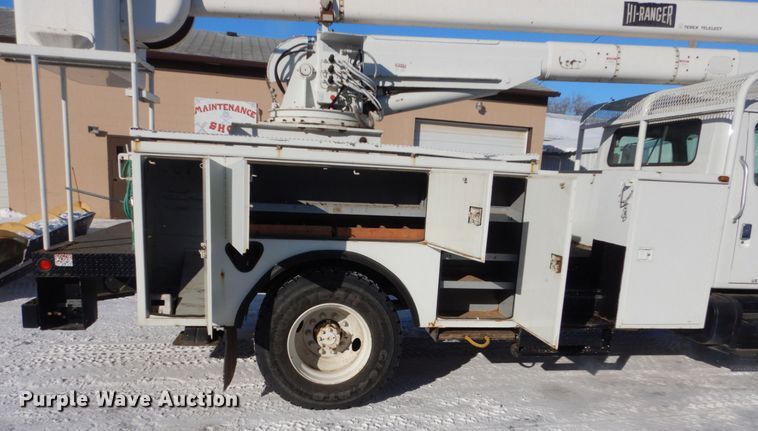image for item FU9215 1999 International 4700 bucket truck