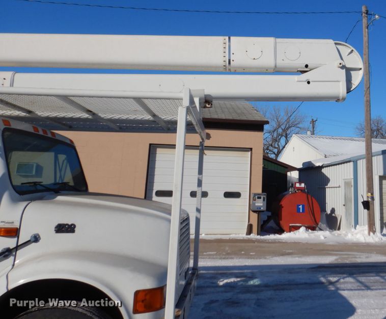 image for item FU9215 1999 International 4700 bucket truck