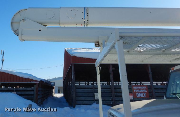 image for item FU9215 1999 International 4700 bucket truck