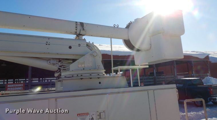 image for item FU9215 1999 International 4700 bucket truck