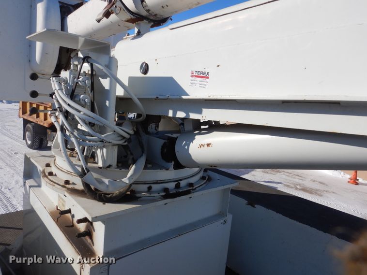 image for item FU9215 1999 International 4700 bucket truck