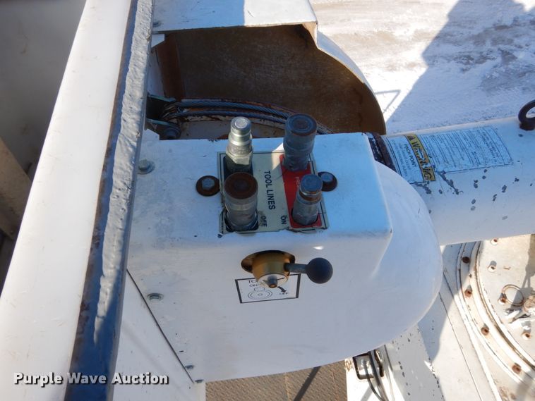 image for item FU9215 1999 International 4700 bucket truck