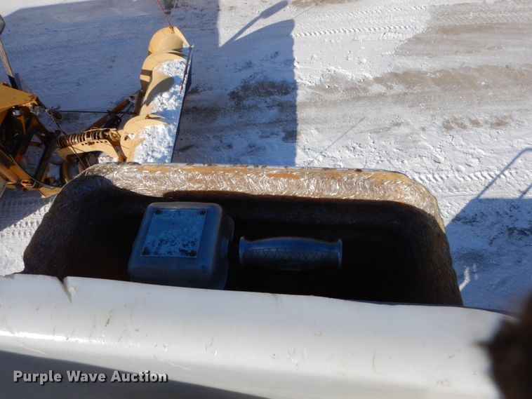 image for item FU9215 1999 International 4700 bucket truck