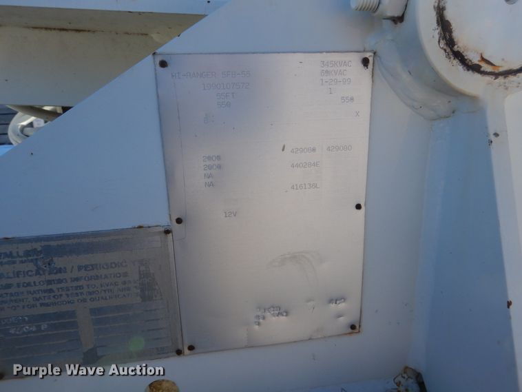 image for item FU9215 1999 International 4700 bucket truck