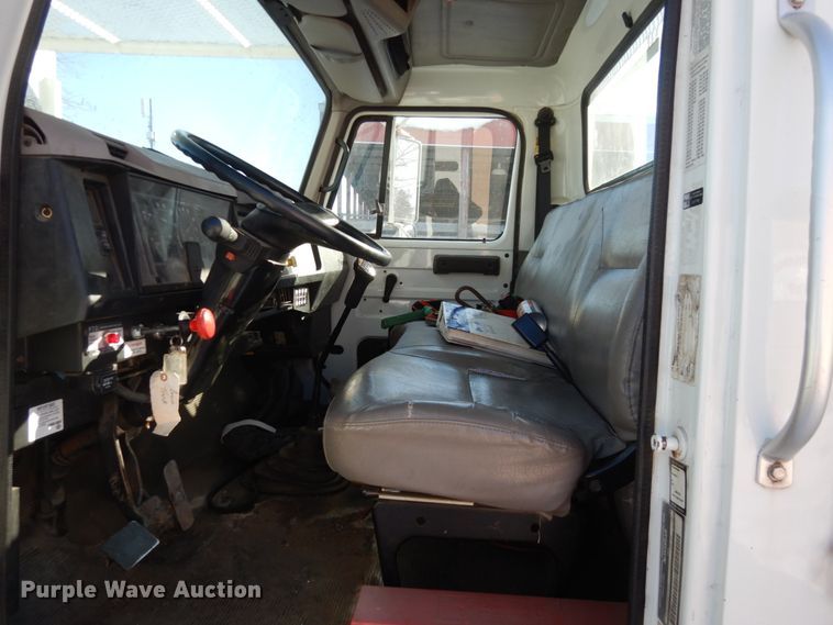 image for item FU9215 1999 International 4700 bucket truck