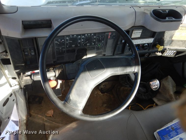 image for item FU9215 1999 International 4700 bucket truck