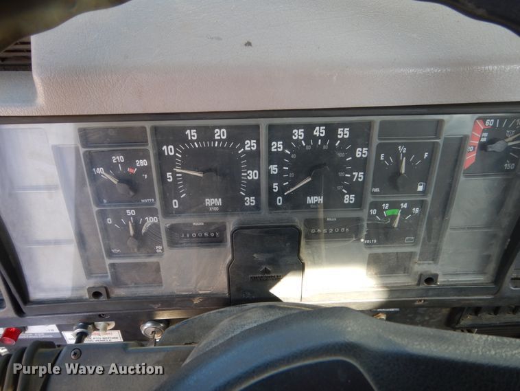 image for item FU9215 1999 International 4700 bucket truck