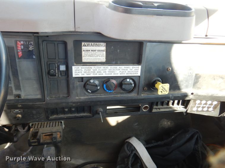 image for item FU9215 1999 International 4700 bucket truck