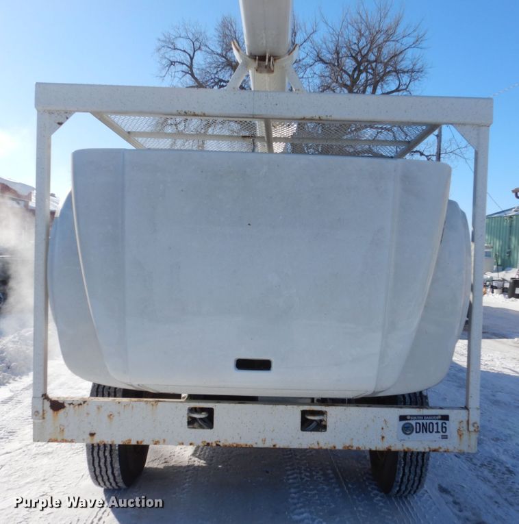 image for item FU9215 1999 International 4700 bucket truck