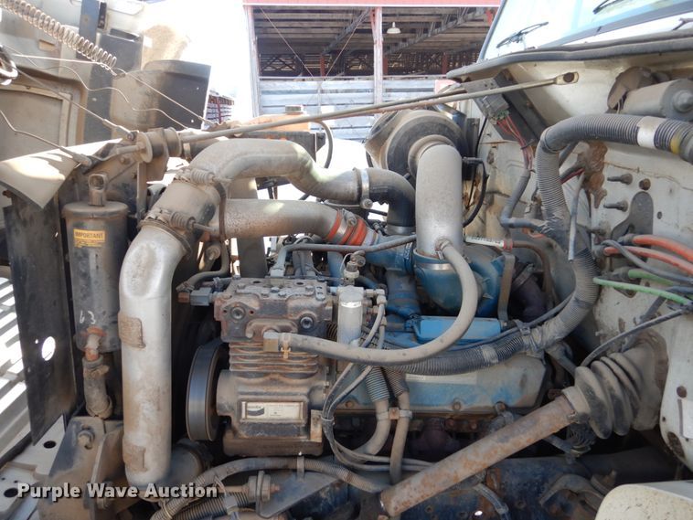 image for item FU9215 1999 International 4700 bucket truck