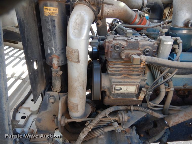 image for item FU9215 1999 International 4700 bucket truck