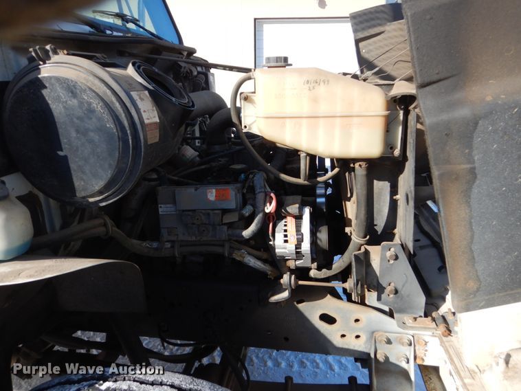 image for item FU9215 1999 International 4700 bucket truck