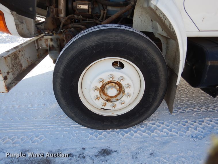 image for item FU9215 1999 International 4700 bucket truck