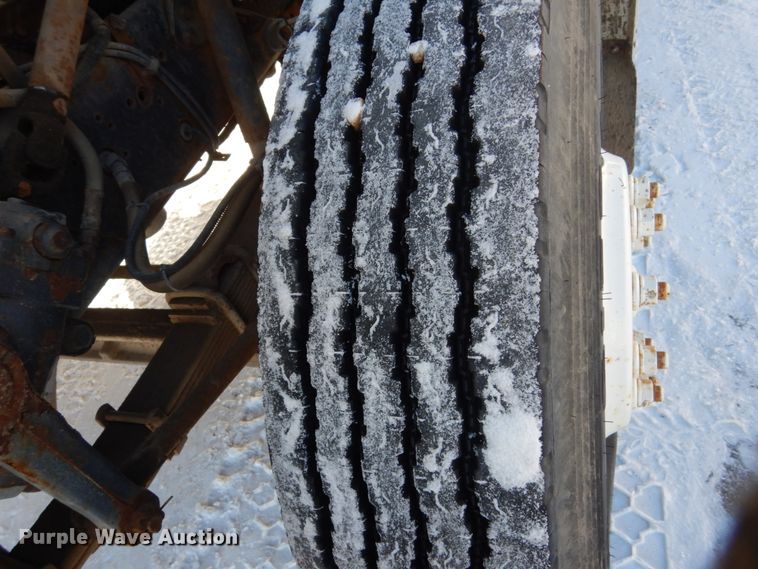 image for item FU9215 1999 International 4700 bucket truck