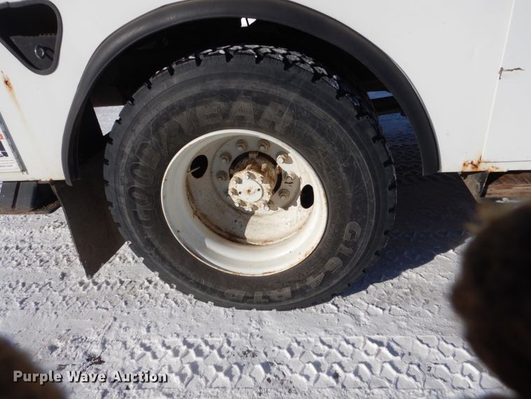 image for item FU9215 1999 International 4700 bucket truck