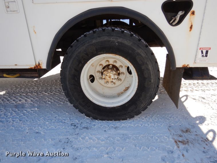 image for item FU9215 1999 International 4700 bucket truck