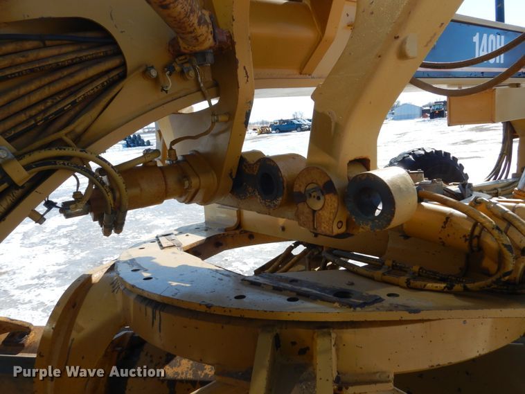 image for item FU9217 2004 Caterpillar 140H VHP Plus motor grader
