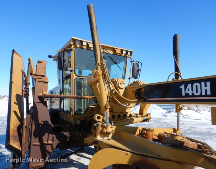 image for item FU9217 2004 Caterpillar 140H VHP Plus motor grader