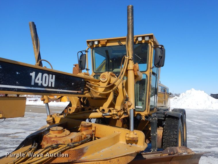 image for item FU9217 2004 Caterpillar 140H VHP Plus motor grader