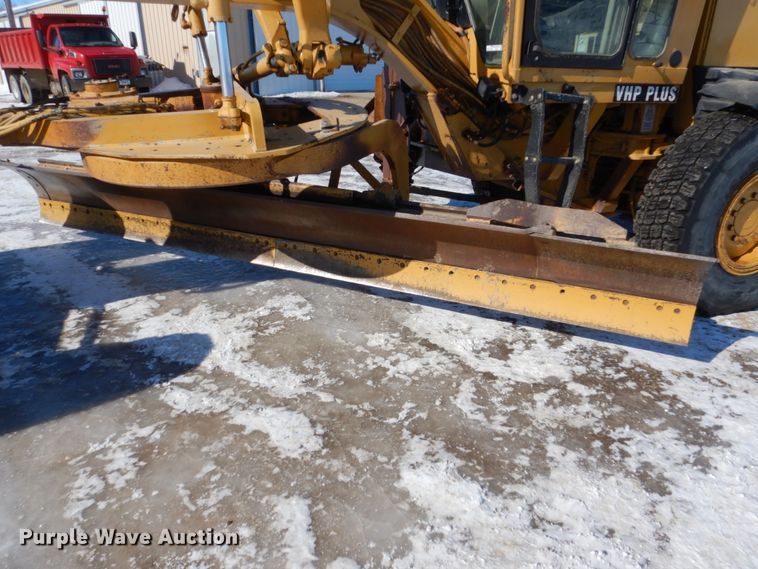 image for item FU9217 2004 Caterpillar 140H VHP Plus motor grader