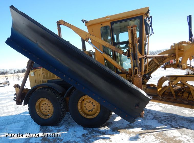 image for item FU9217 2004 Caterpillar 140H VHP Plus motor grader