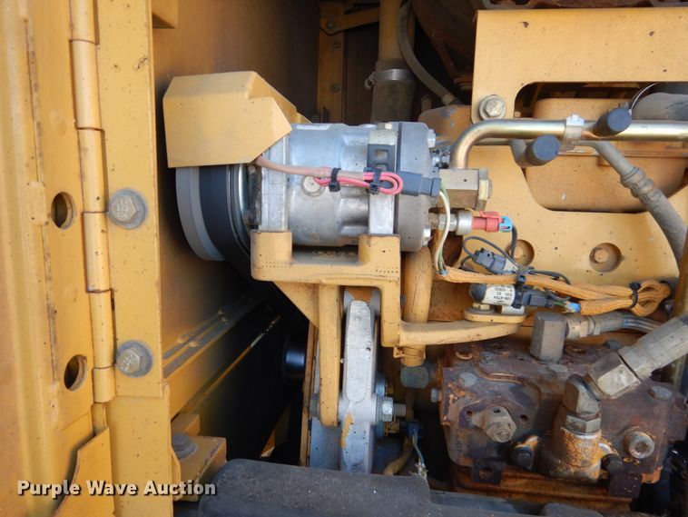 image for item FU9217 2004 Caterpillar 140H VHP Plus motor grader