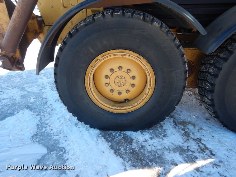 image for item FU9217 2004 Caterpillar 140H VHP Plus motor grader