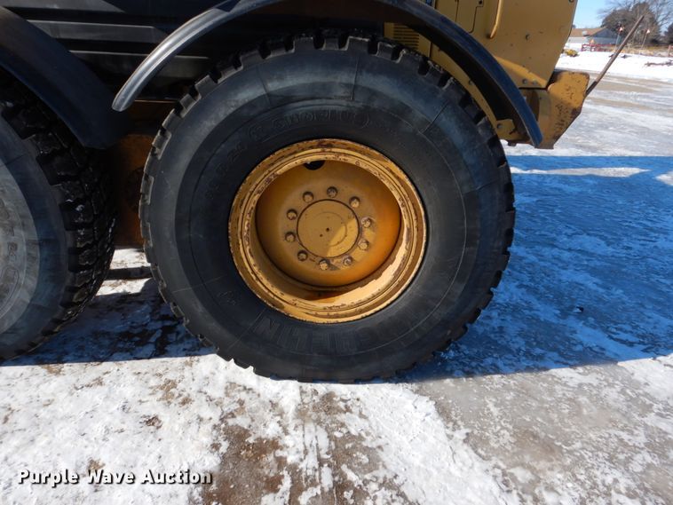 image for item FU9217 2004 Caterpillar 140H VHP Plus motor grader