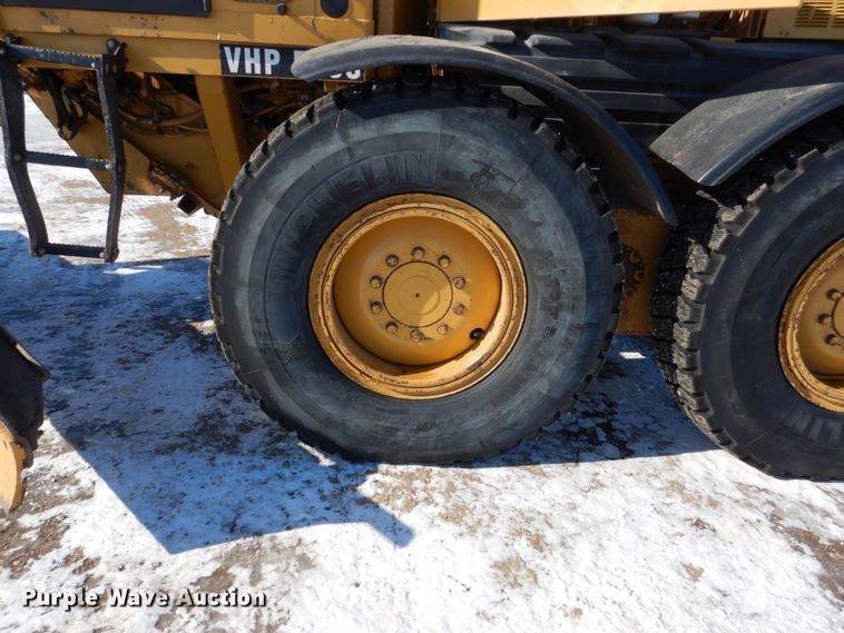 image for item FU9217 2004 Caterpillar 140H VHP Plus motor grader