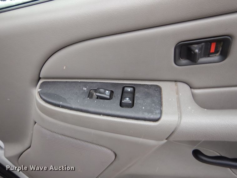 image for item GC9475 2004 GMC Yukon SUV