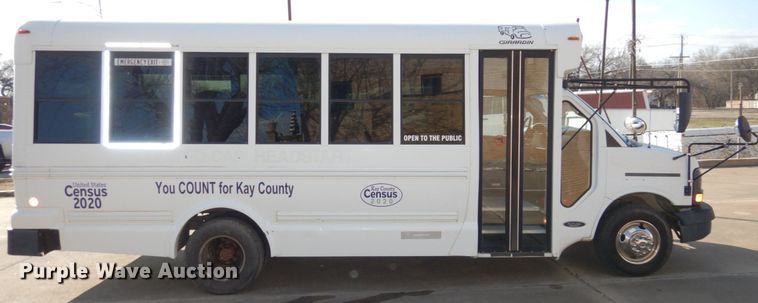 image for item GD9138 2005 Chevrolet Express G3500 shuttle bus