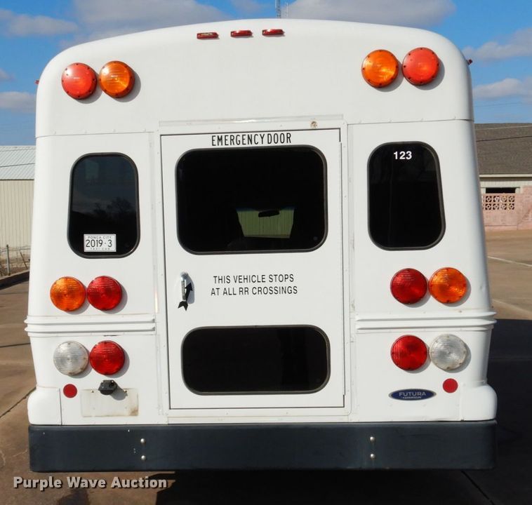 image for item GD9138 2005 Chevrolet Express G3500 shuttle bus