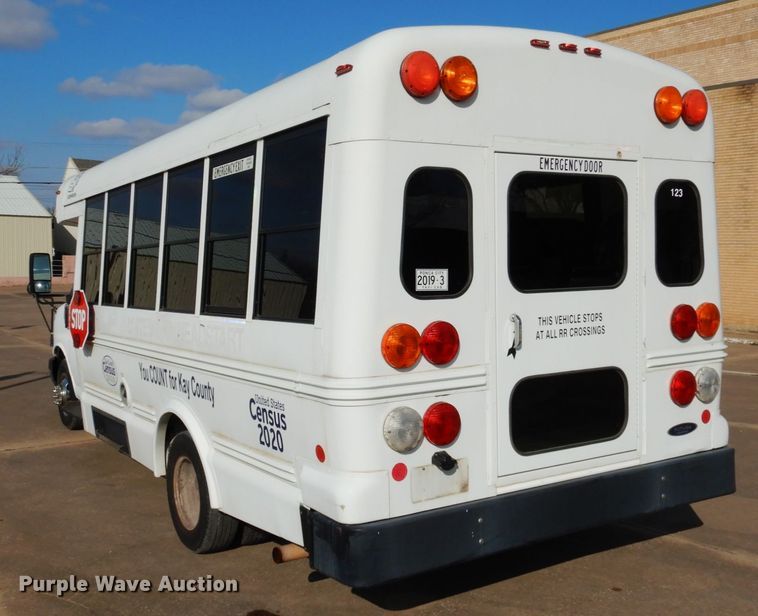 image for item GD9138 2005 Chevrolet Express G3500 shuttle bus