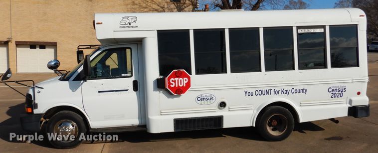 image for item GD9138 2005 Chevrolet Express G3500 shuttle bus