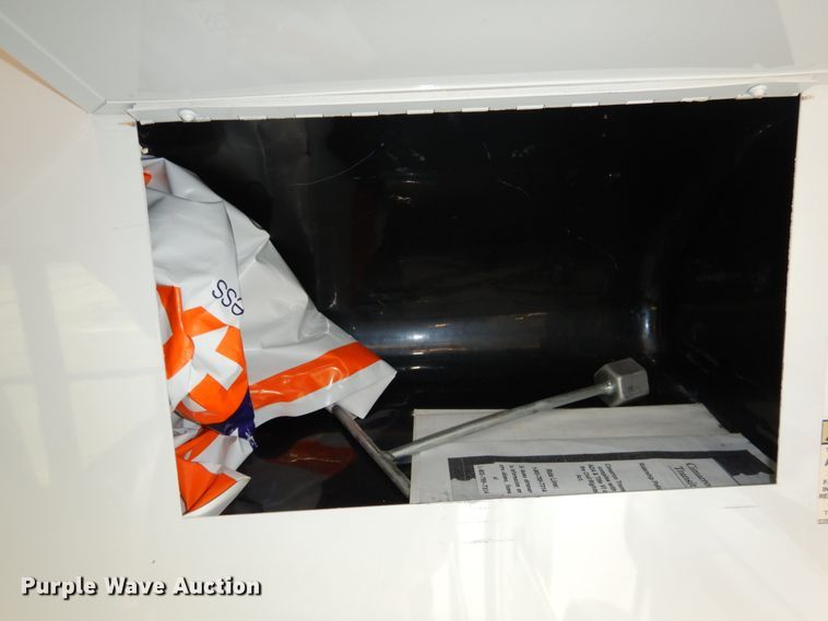 image for item GD9138 2005 Chevrolet Express G3500 shuttle bus