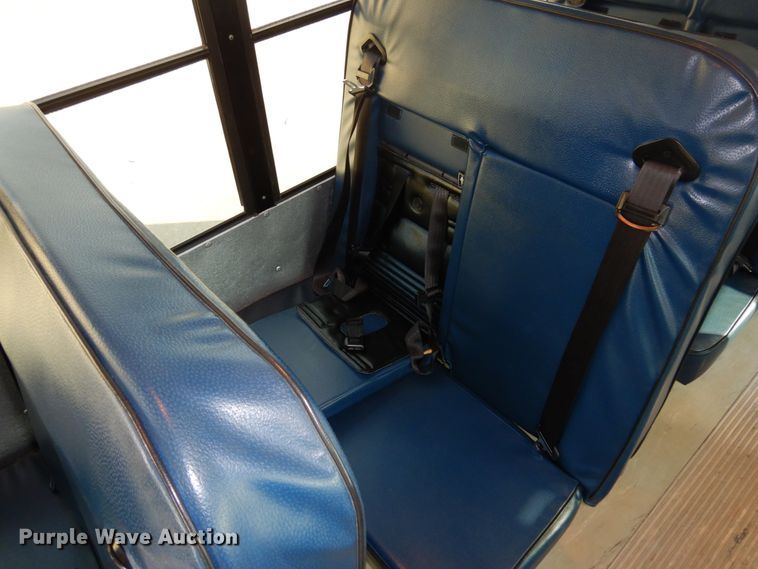 image for item GD9138 2005 Chevrolet Express G3500 shuttle bus