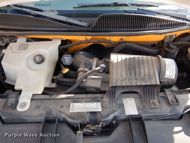 image for item GD9138 2005 Chevrolet Express G3500 shuttle bus