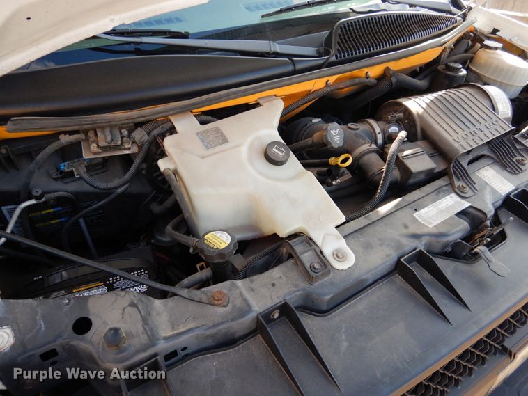 image for item GD9138 2005 Chevrolet Express G3500 shuttle bus