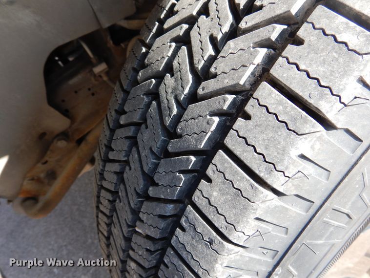 image for item GD9138 2005 Chevrolet Express G3500 shuttle bus